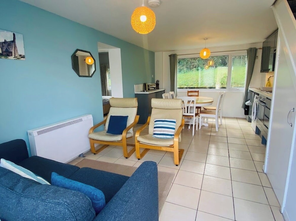 Freshwater Bay Holiday Cottages 37/50