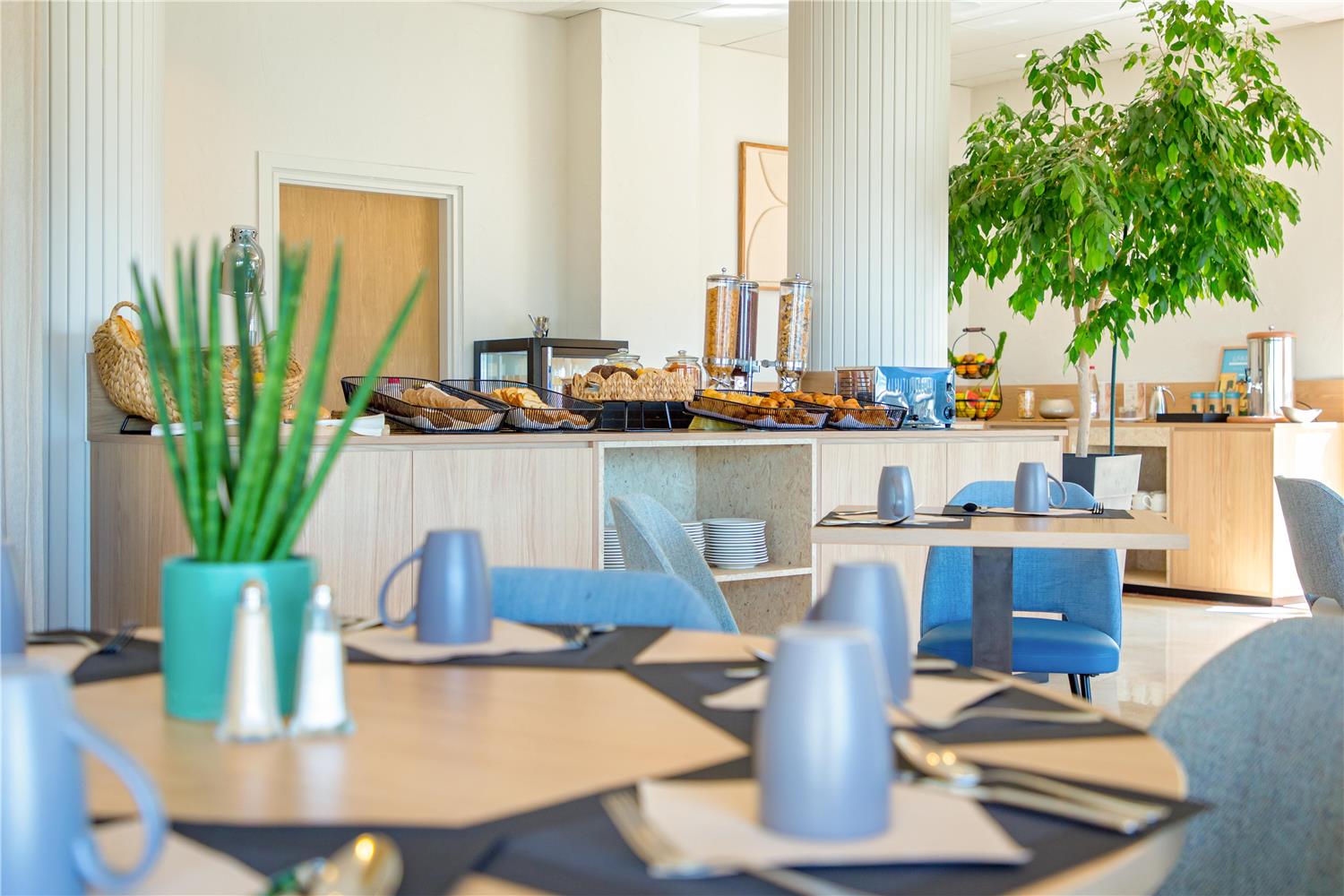 restaurant cafeteria