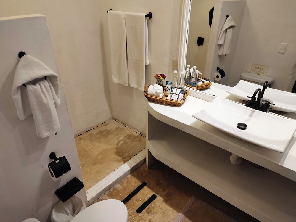 جناح جونيور بسرير كينج وسرير فردي بإطلالة على الحديقة، Villa Las Estrellas 4/4