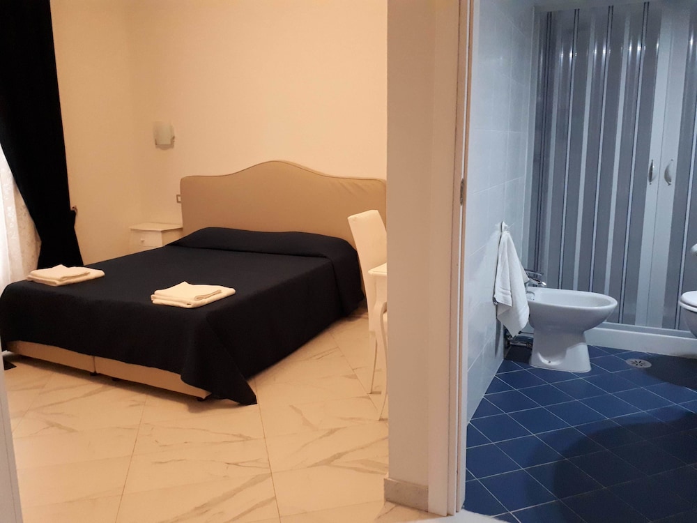 Colosseo Rooms 9/24
