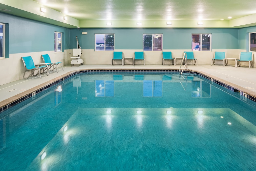 HOLIDAY INN EXPRESS WARRENTON 7/40