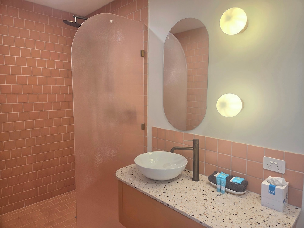 Palm, Collection, Studio, 1 Queen and 1 Single Bed, Queen Bed، TOP SPOT MOTEL 4/4