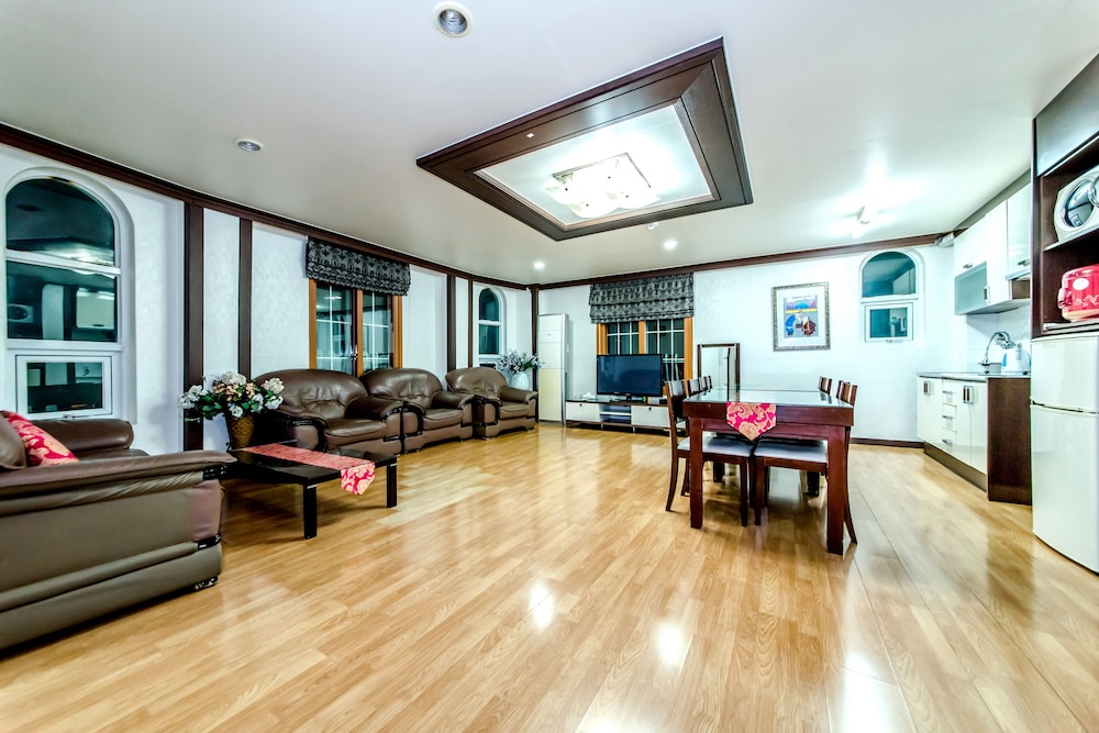 Jungmun Jejuhue Pension 19/44