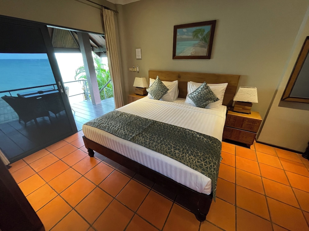 Beyond the Blue Horizon Villa Resort 15/73