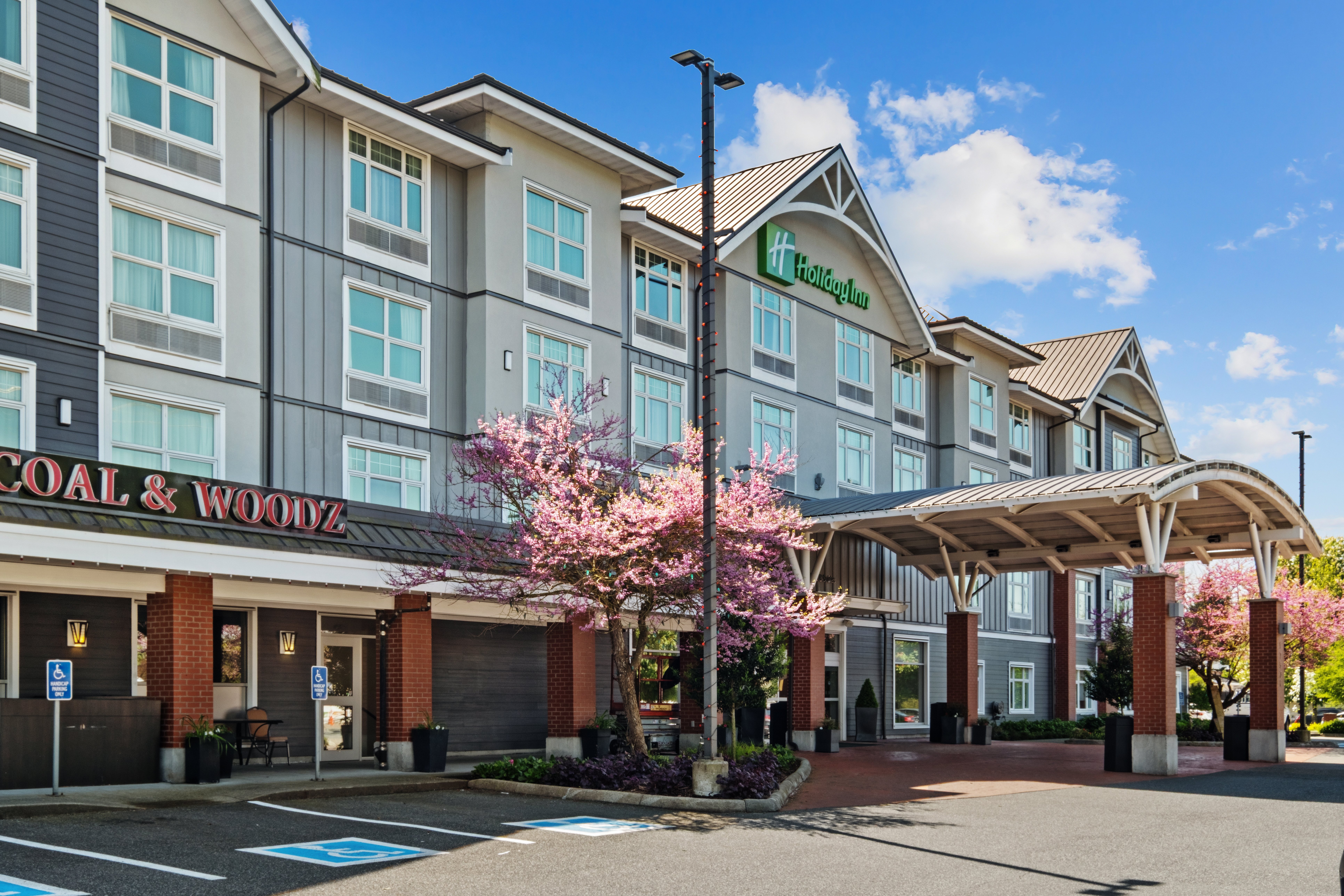 Holiday Inn Hotel Suites Surrey East Cloverdale 69/75