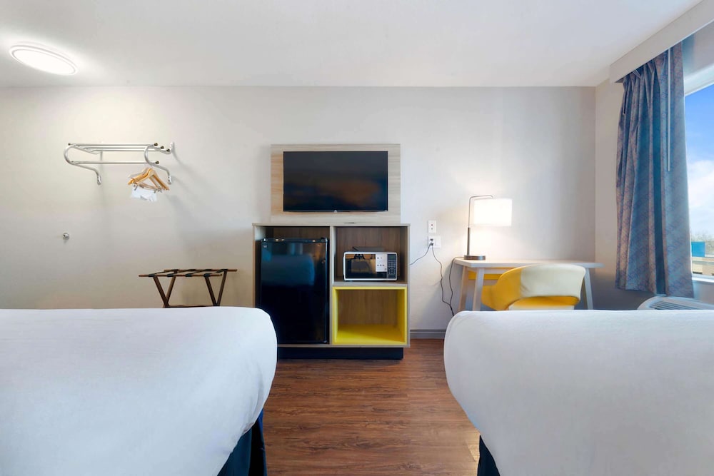 Days Inn by Wyndham Thornton 27/59
