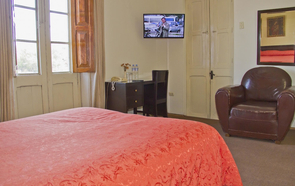 Las Mercedes Hostal Residencial 12/68