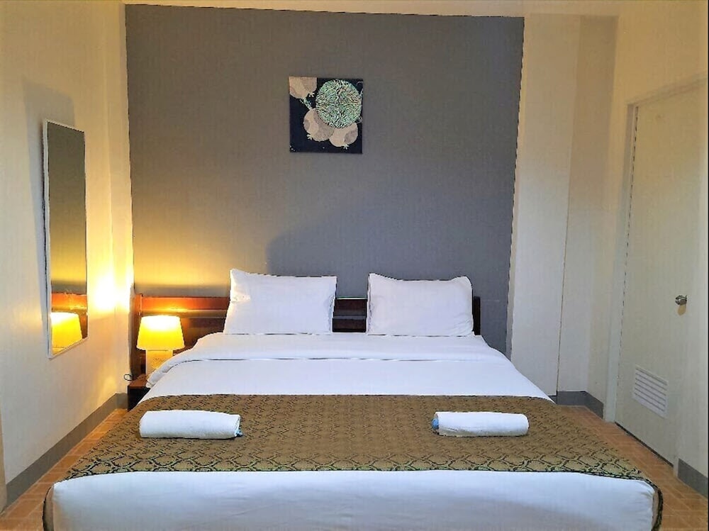 Conrada's Place Hotel And Resort 37/67