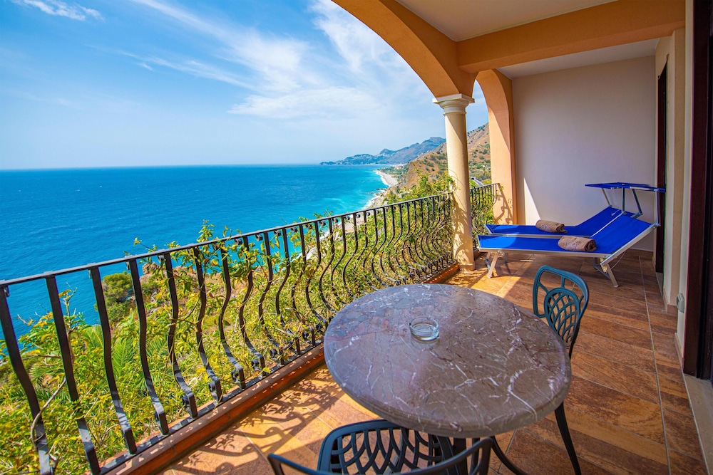 Baia Taormina Hotel 25/50