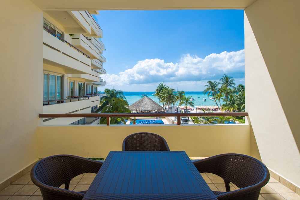 Ixchel Beach Hotel 36/50