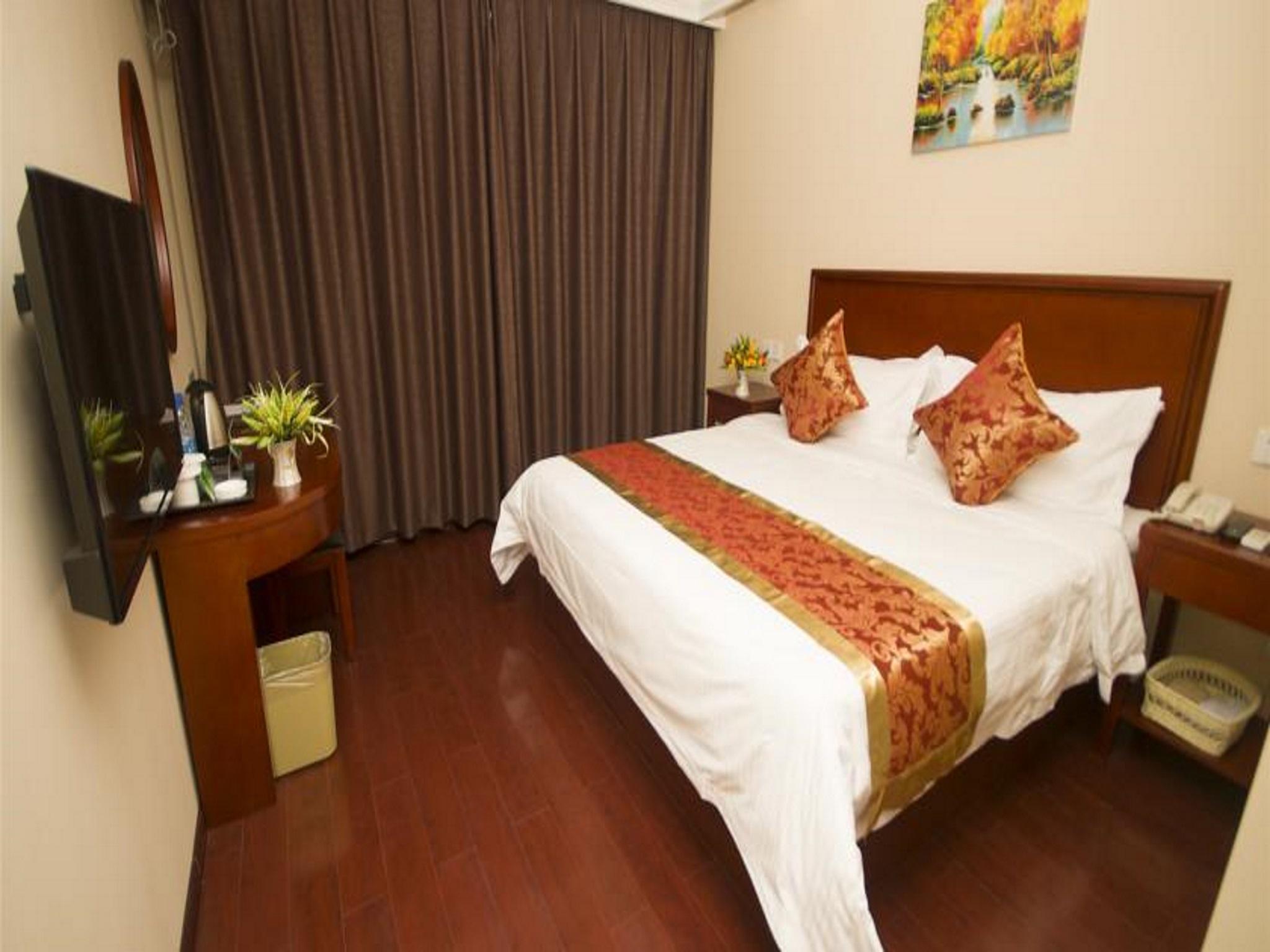 ROOM, QUEEN BED