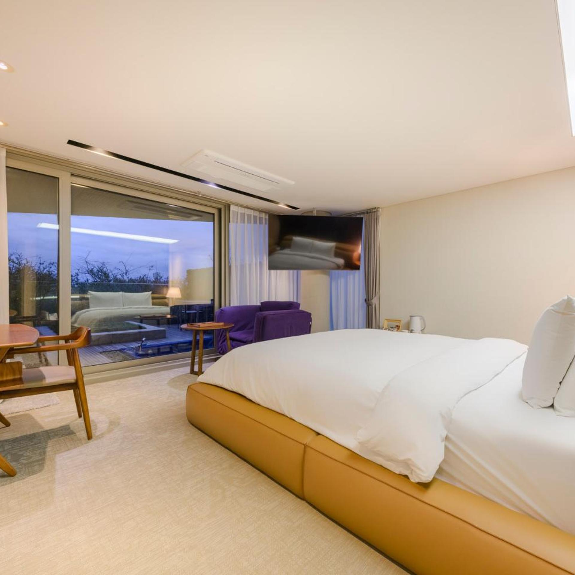 Studio, Suite, Hot Tub