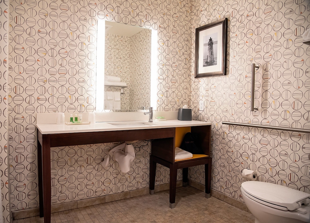 Holiday Inn Suites Savannah Airport Pooler 63/74