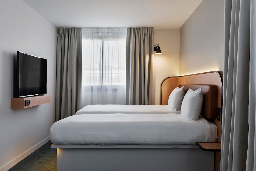 Moxy Sleeper, Twin Beds