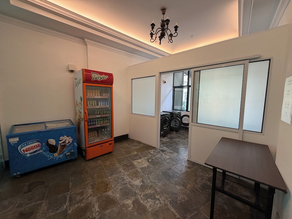 Stallions Suite 17/22