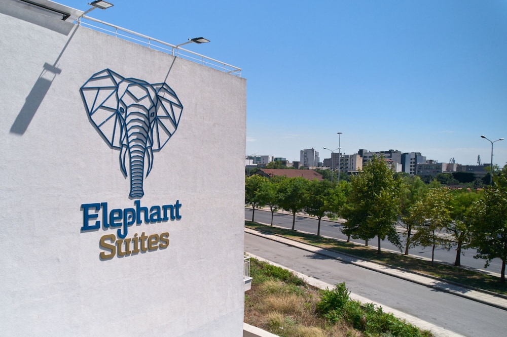 Elephant Suites 29/36