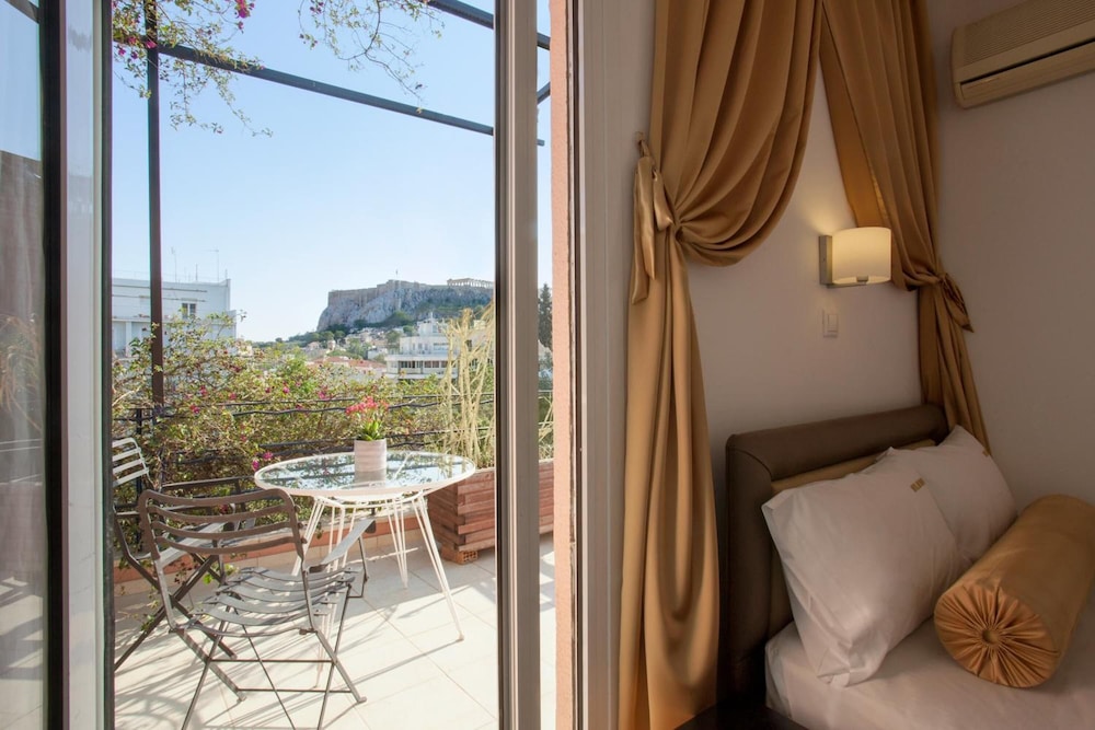 Metropolis Hotel 34/46
