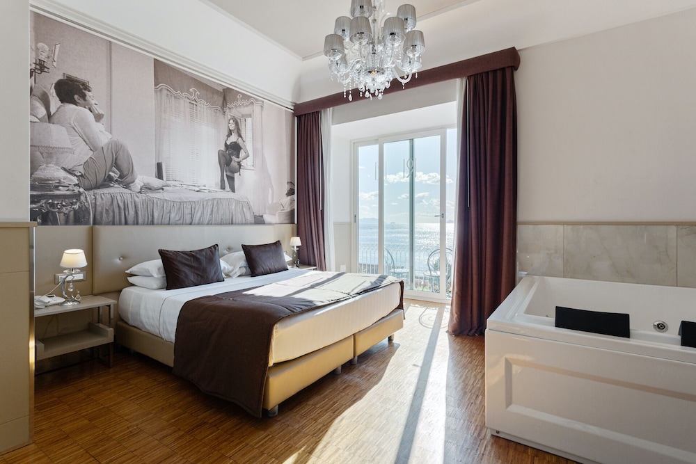 LUXURY, STUDIO, SUITE