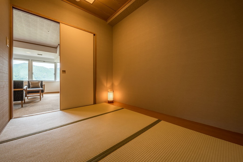 YUMOTO KISSHO 19/32