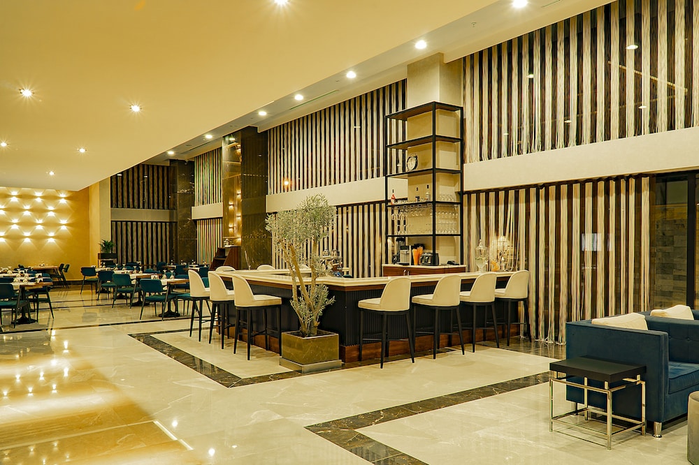 Angels Park Hotel 54/61