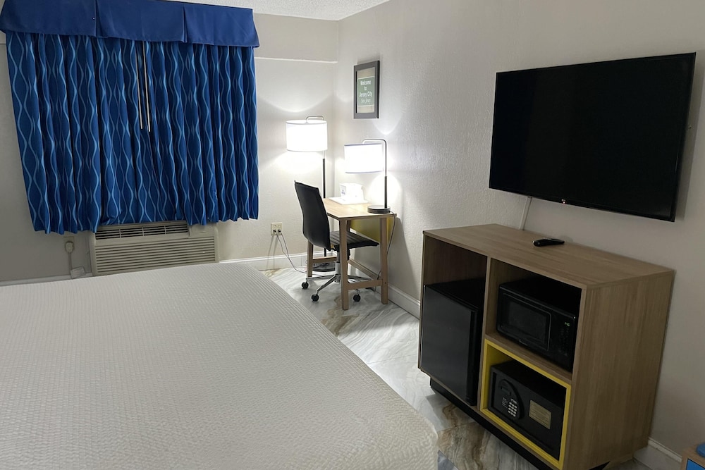 Days Inn by Wyndham Jersey City / NYC Area 30/41