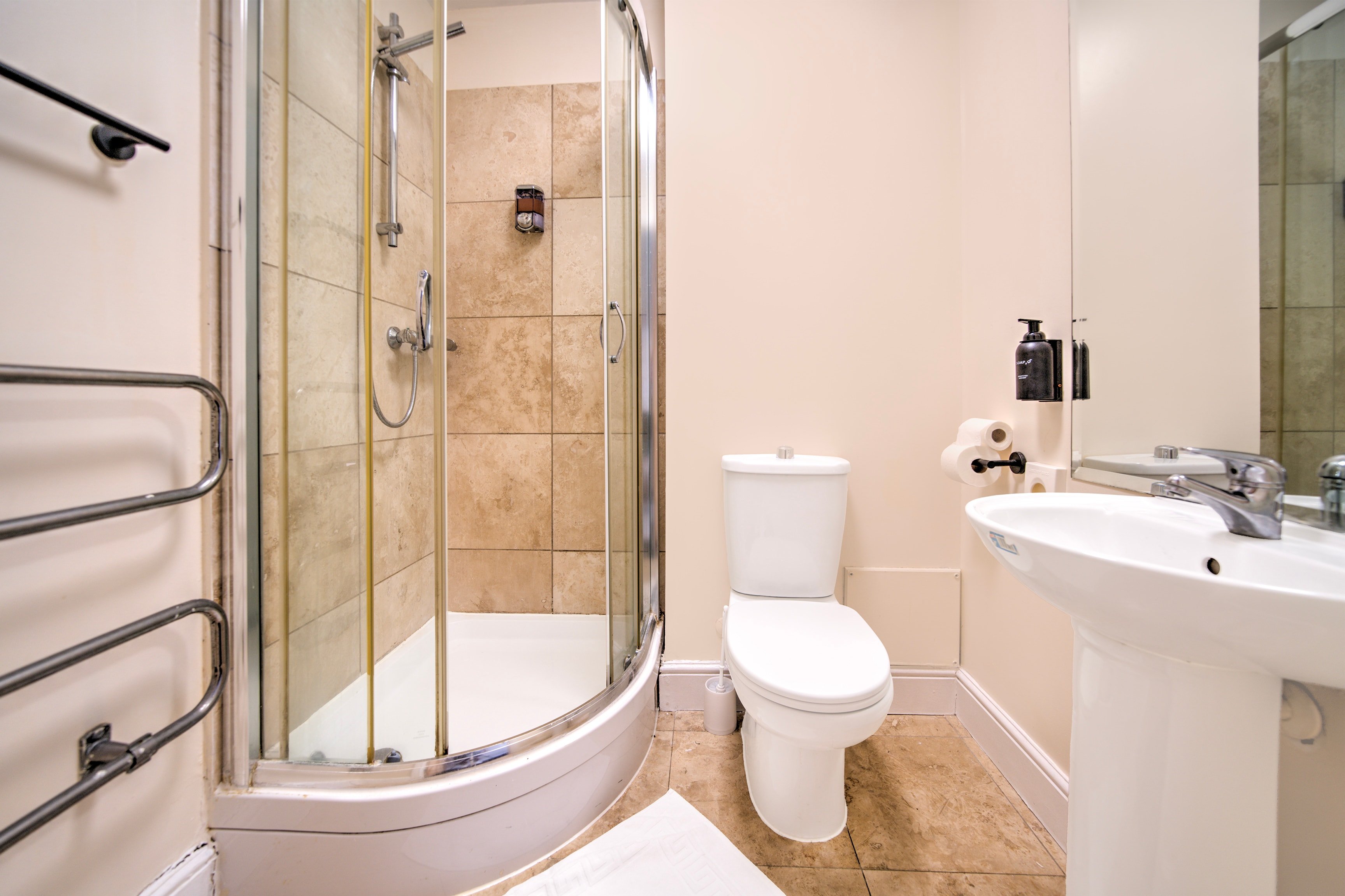 GO2 Gloucester Hotel by OYO 33/40