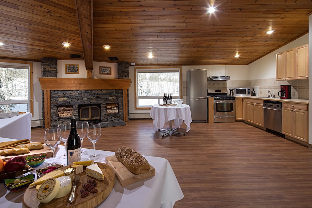 Canmore Rocky Mountain Ski Lodge 103/118