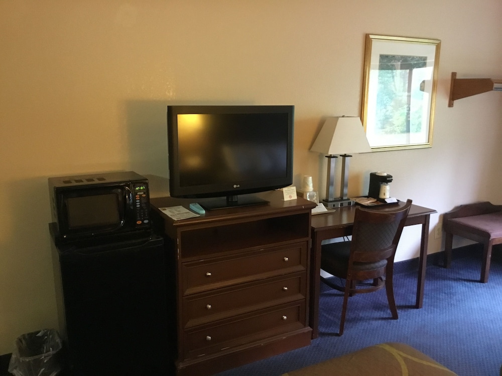 Super 8 By Wyndham Manchester Airport 30/35