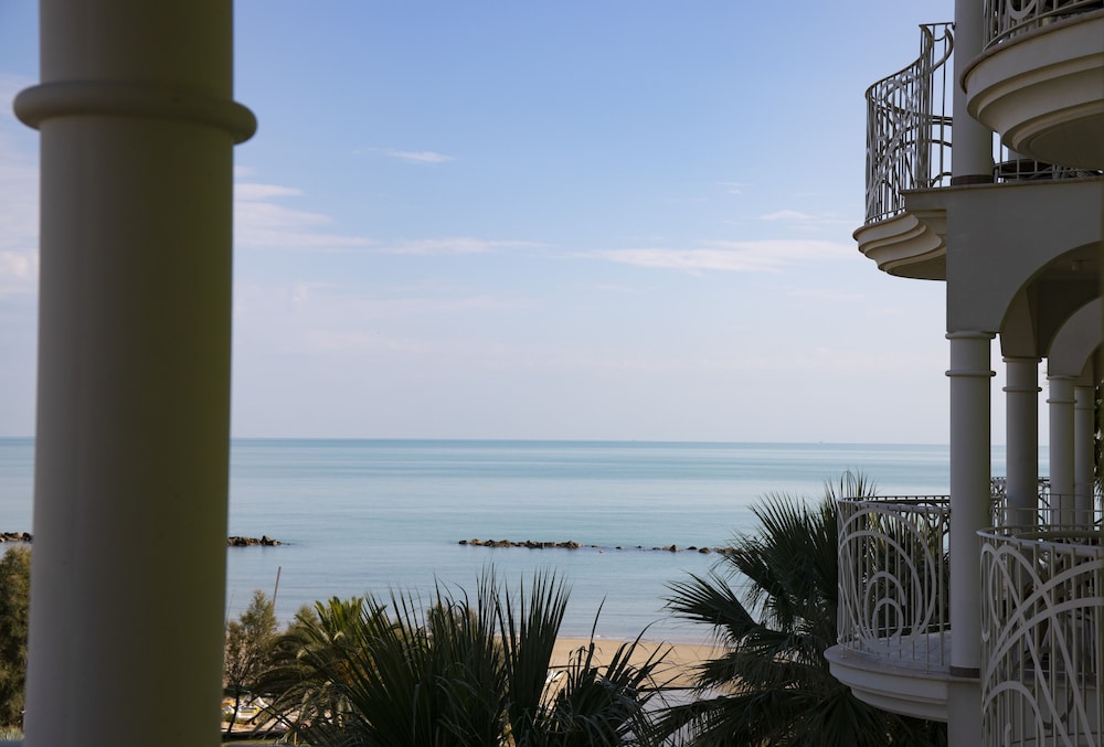 Smeraldo Suites & Spa 53/61