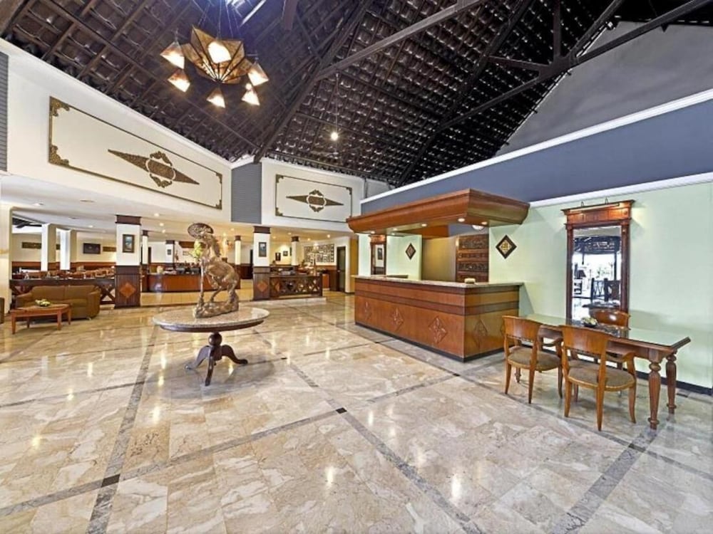 Grand Whiz Hotel Trawas Mojokerto 25/50