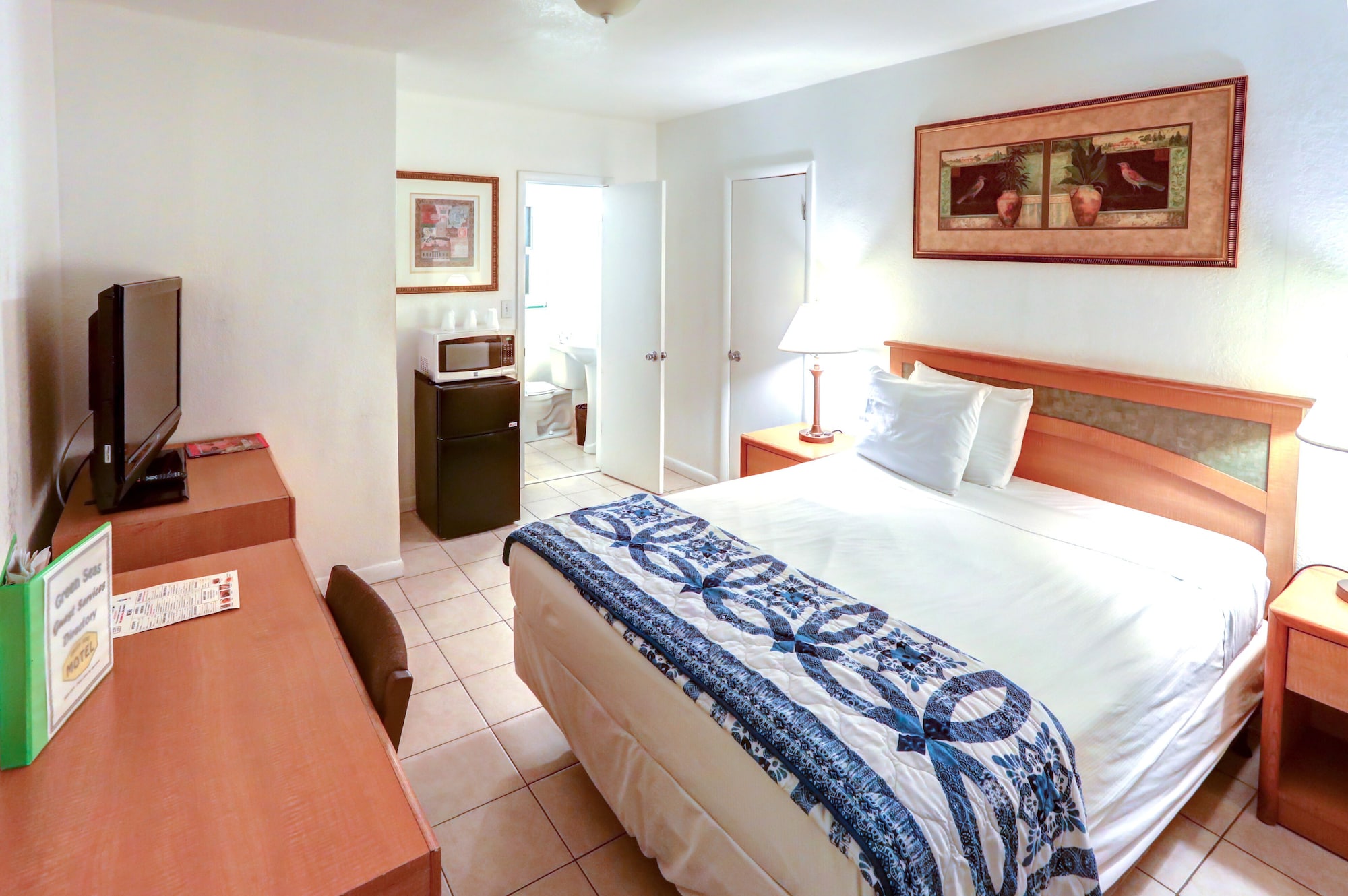 DELUXE, STUDIO, QUEEN BED, GARDEN VIEW
