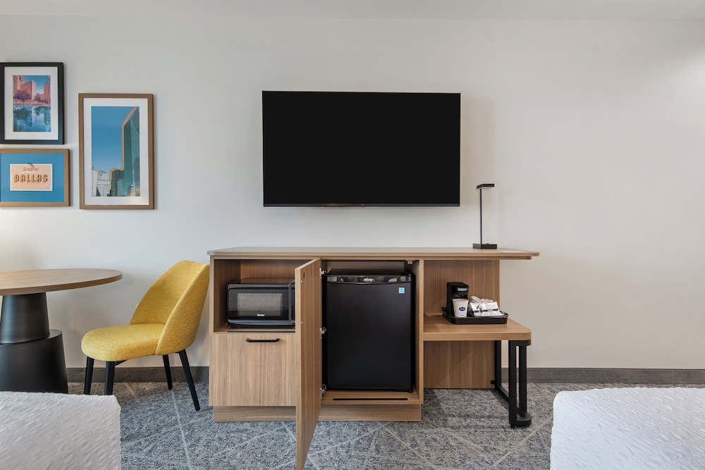Hampton Inn & Suites by Hilton Irving DFW Airport North 43/56