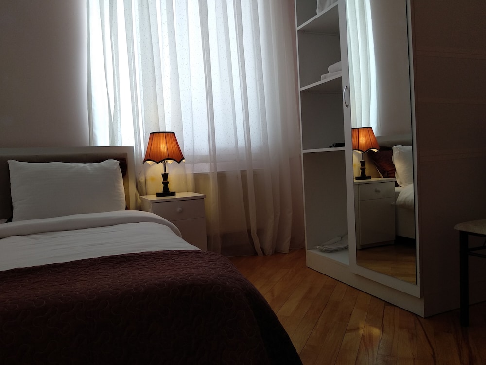 Central Baku Hotel 30/50