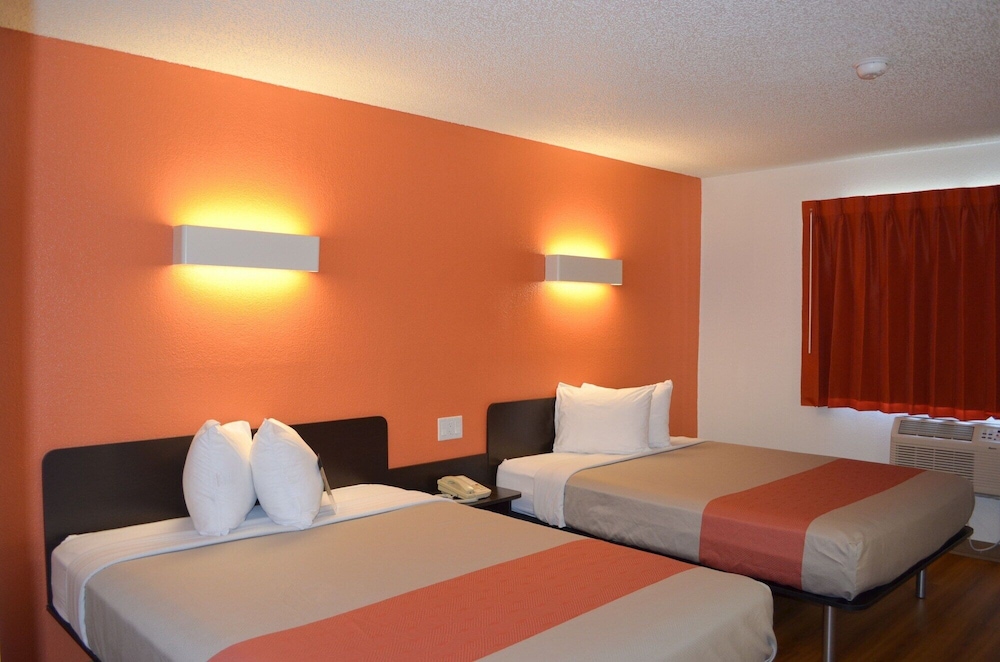 Deluxe, 2 Queen Beds