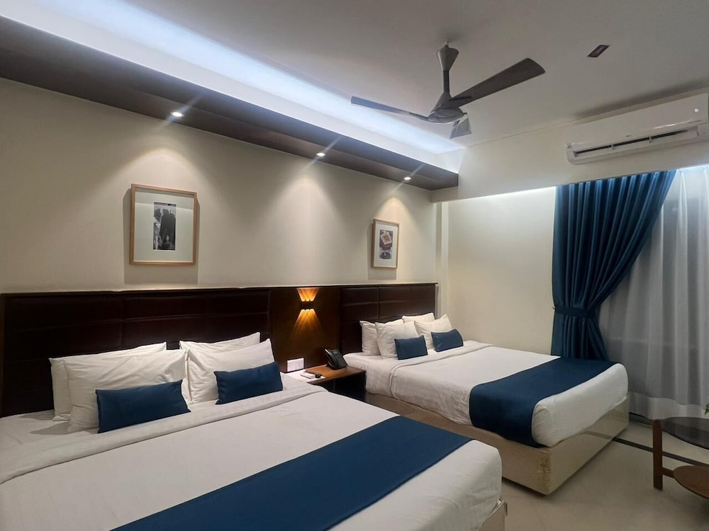 FAMILY, DOUBLE BED