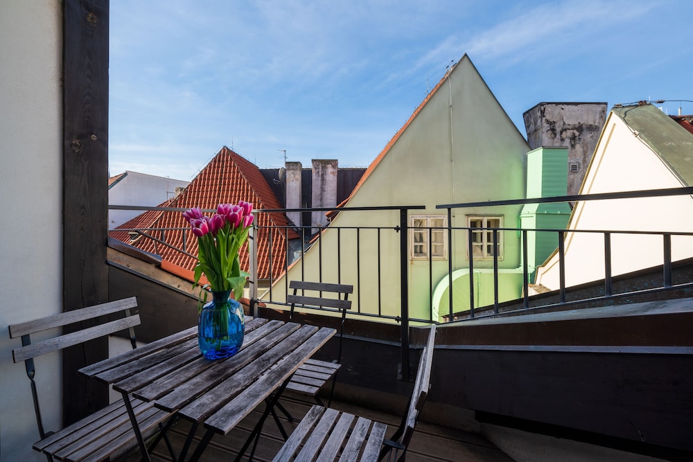 Old Town Square Premium Apartments 26/32