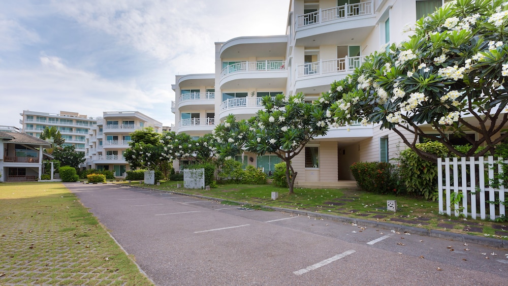 Baan Poolom Beachfront Condominium 43/50