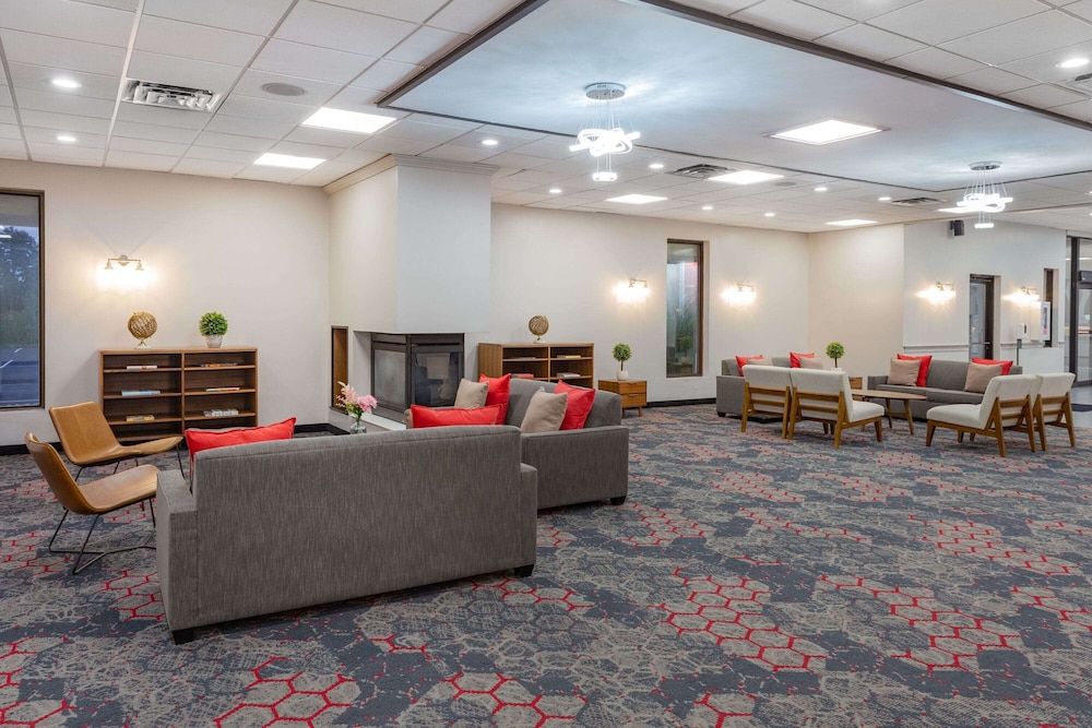Ramada by Wyndham Hartford North / Bradley Airport 20/48