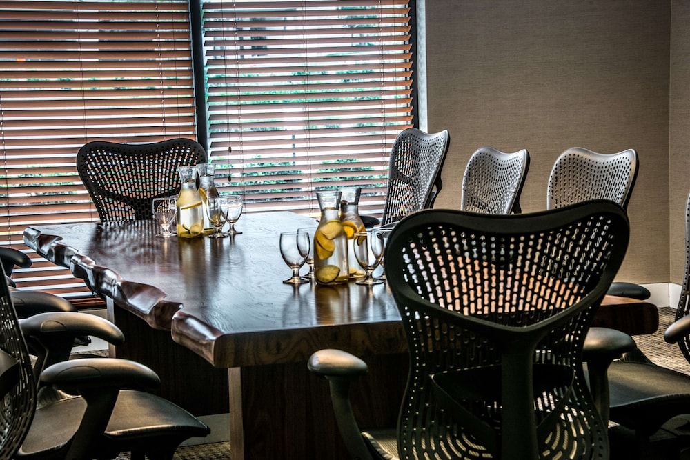Hilton Garden Inn Reagan National Airport 34/72