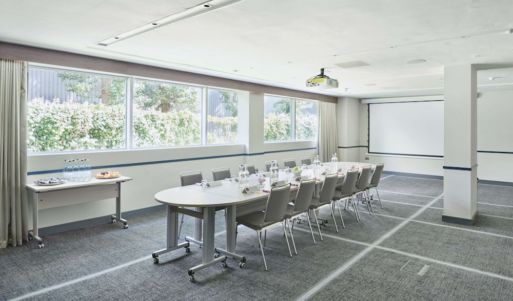 HYATT PLACE LONDON HEATHROW AIRPORT 74/77