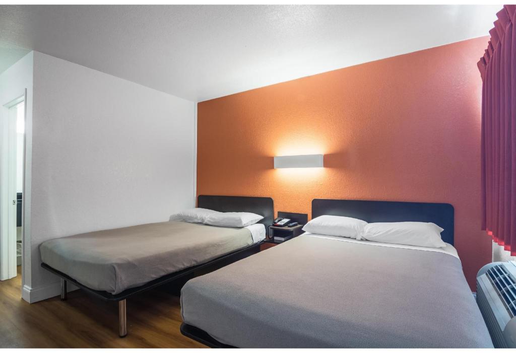 2 Full Beds Smoking, Micfridge