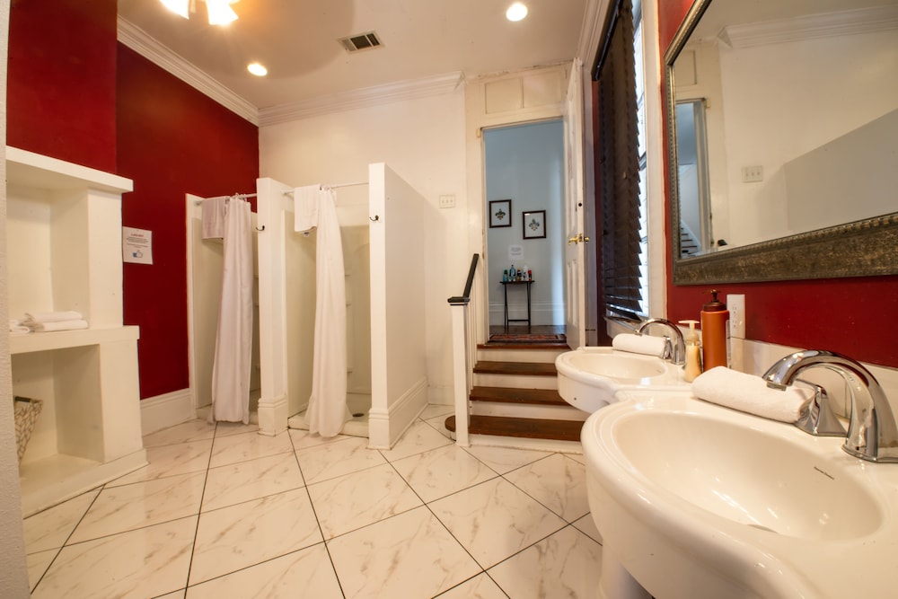 Auberge Nouvelle Orleans Hostel 11/66