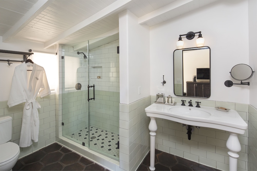 Estate, Guest Room, Deluxe, King Bed، Ingleside Estate Hotel & Bungalows- Adults Only 3/4