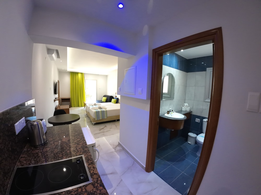 Loutsiana Hotel Apartments 61/63