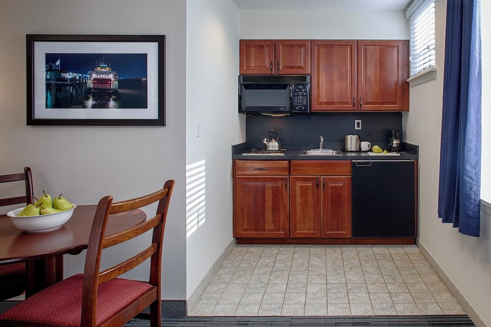 Federal City Inn & Suites 6/34