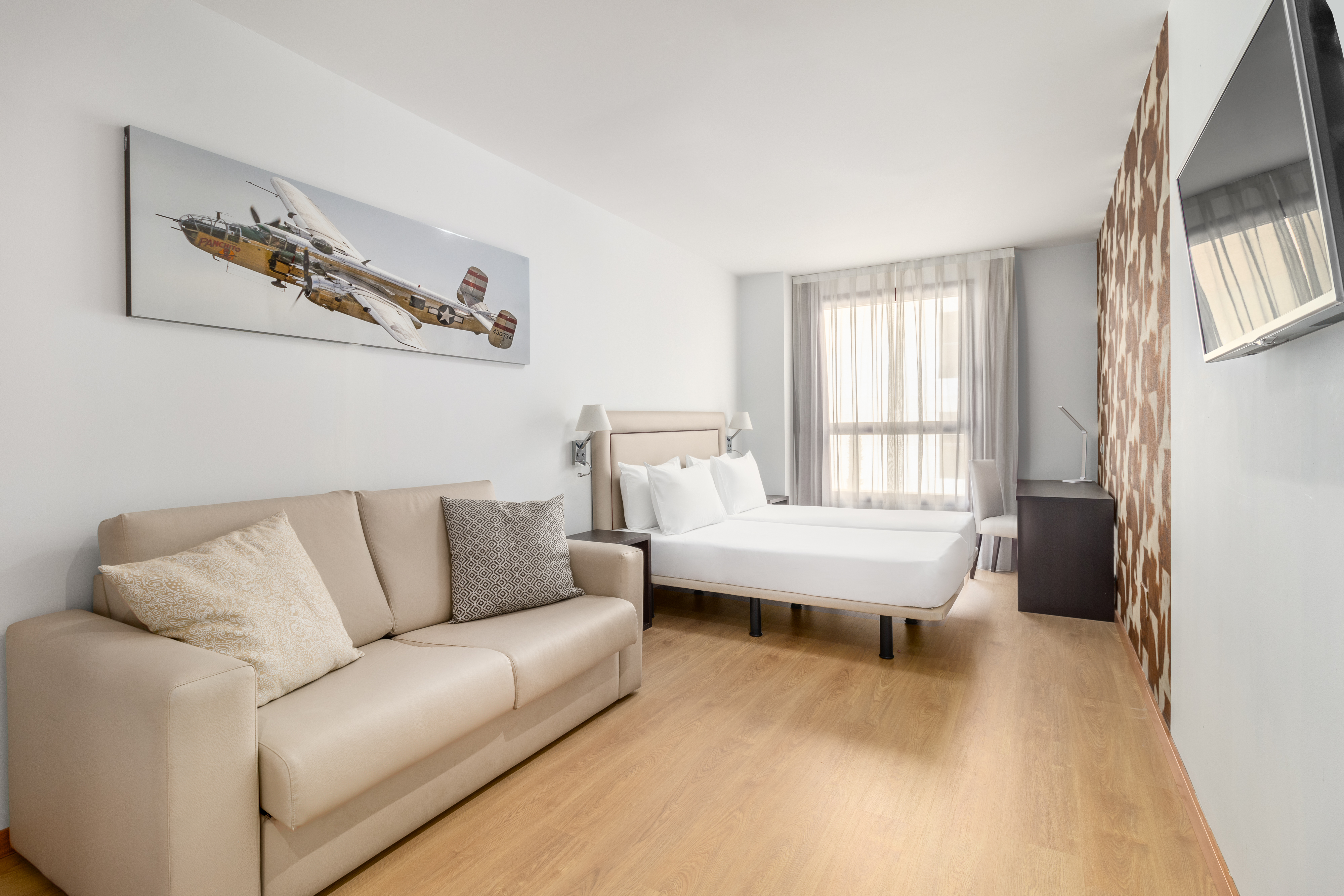 Room, Double Bed, Sofa, Exe Convention Plaza Madrid 2/4