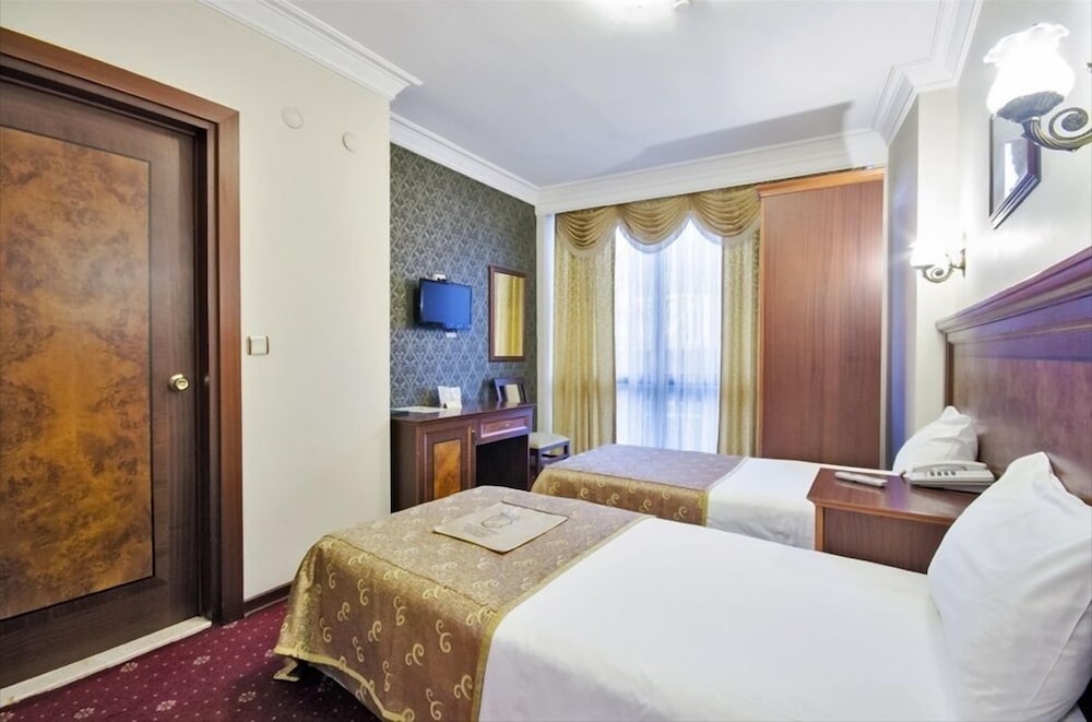 SUPERIOR, DOUBLE OR TWIN BED