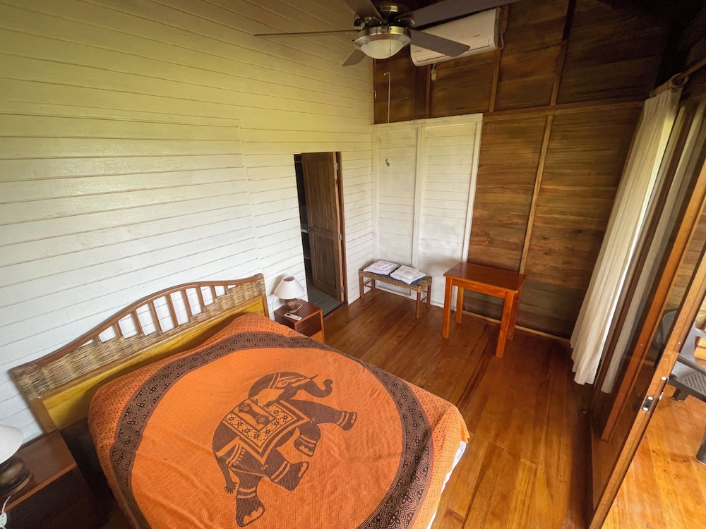 Galapagos Chalet 27/57