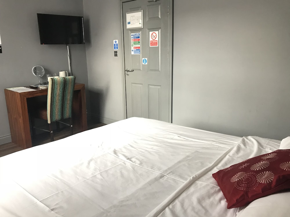 Bennetts Hotel 14/50