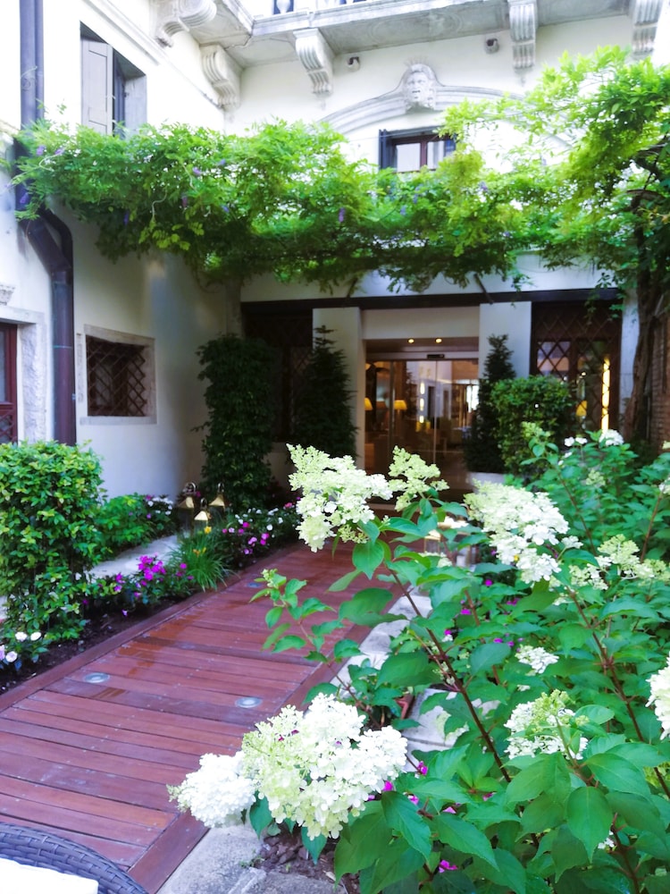 PALAZZO GIOVANELLI - GRAN CANAL 67/75